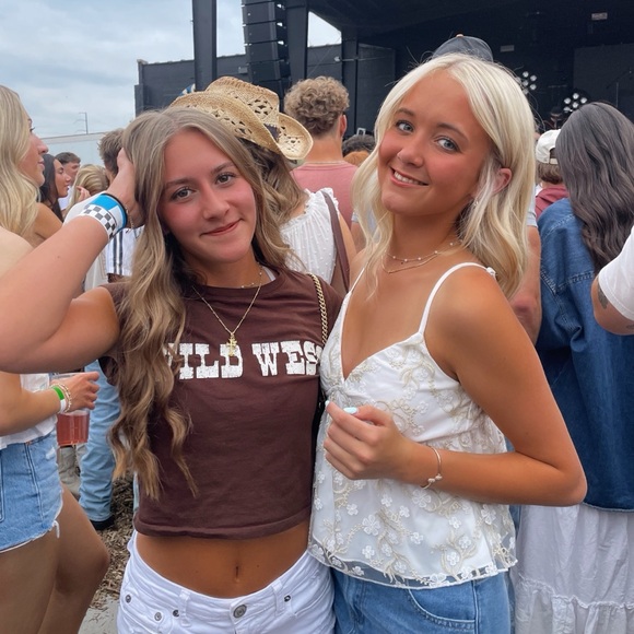 Meet your Posher, Sloan - Picture 1 of 1